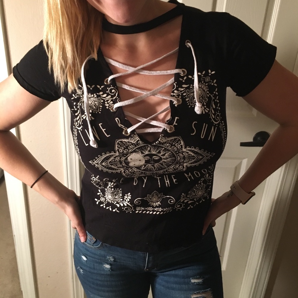 👚 Moonchild V-Neck 👚